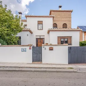 María Con Exterior Privado Villa